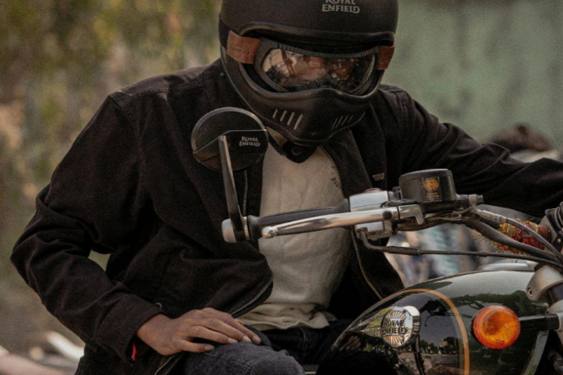 Pourquoi les motards préfèrent-ils les blousons bomber militaires par temps froid ?