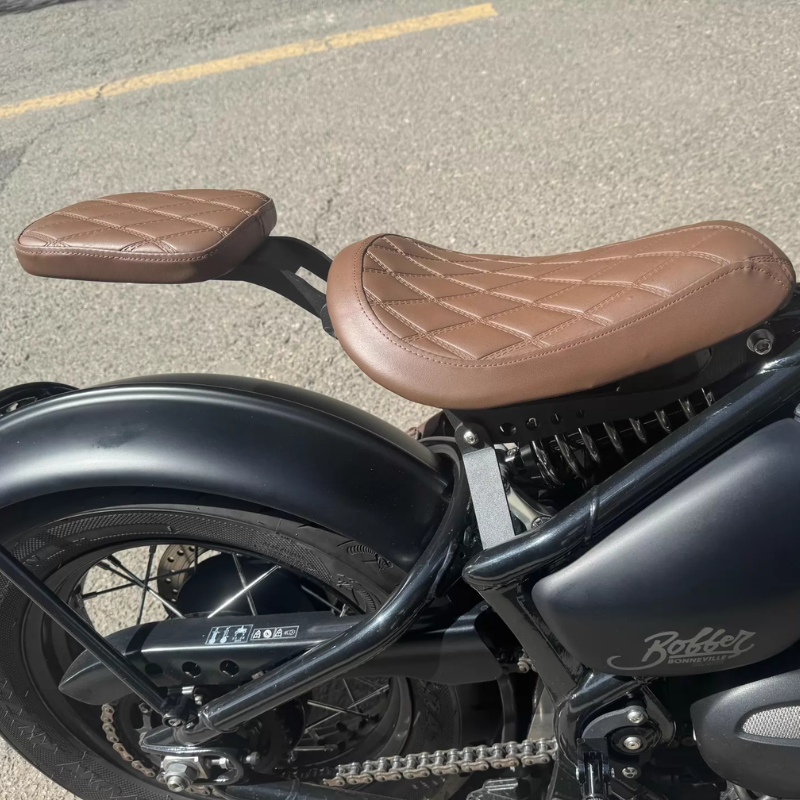 Solo saddle + triumph bobber duo