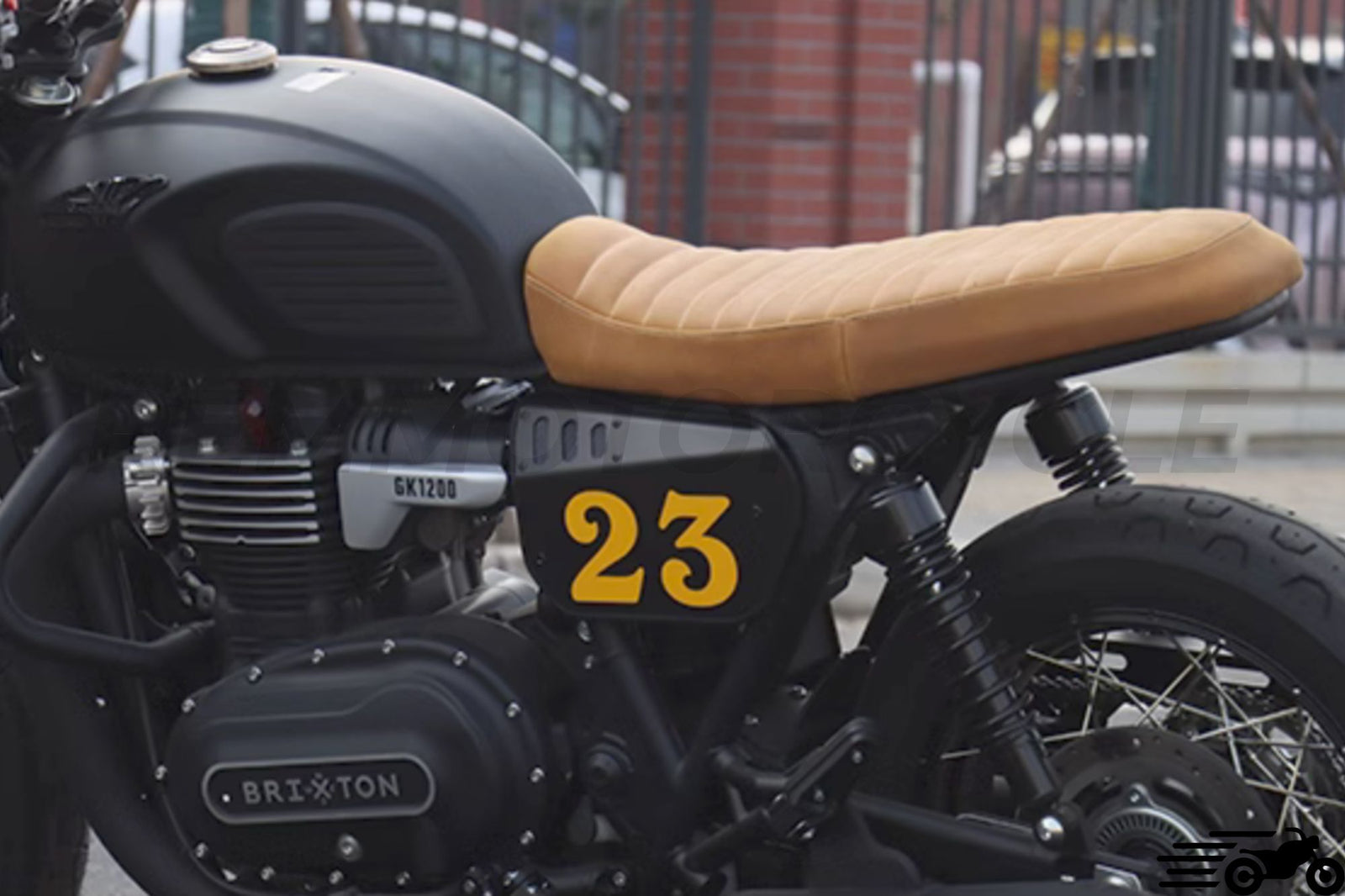 Brixton Cromwell 1200 sivulevyt