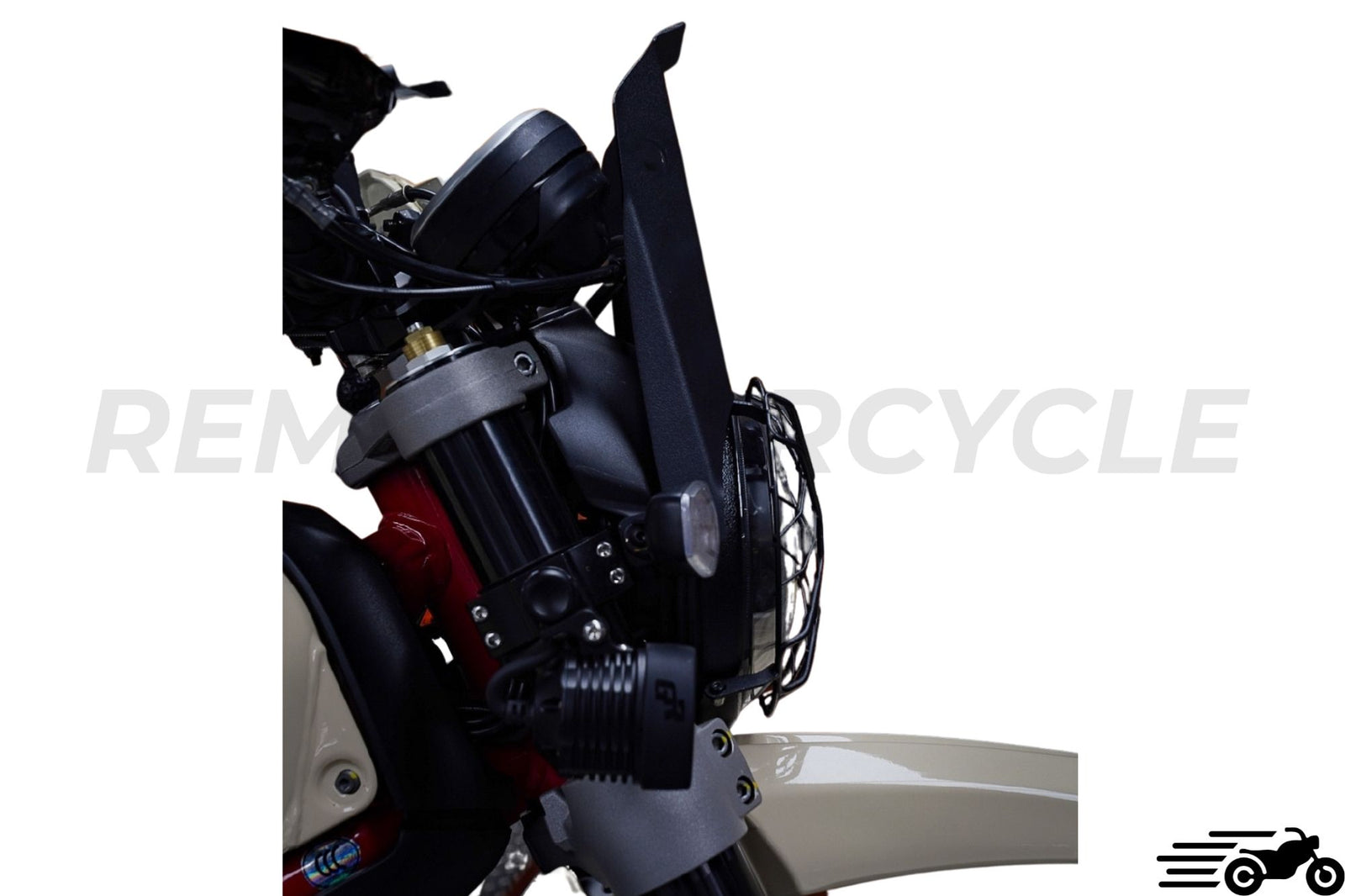 Tuulen hyppy -seikkailu Ducati Scrambler & Desert kelkka