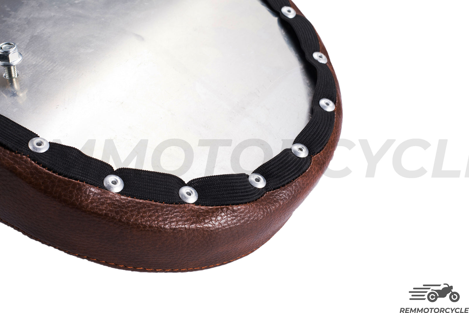 REDICED BROWN SADDLE TYP 1 METAL BAKGRUND 50 eller 60 cm