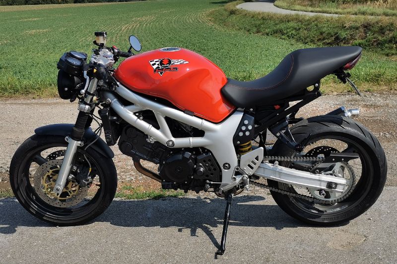 SUZUKI CAFE RACER DE DENIS