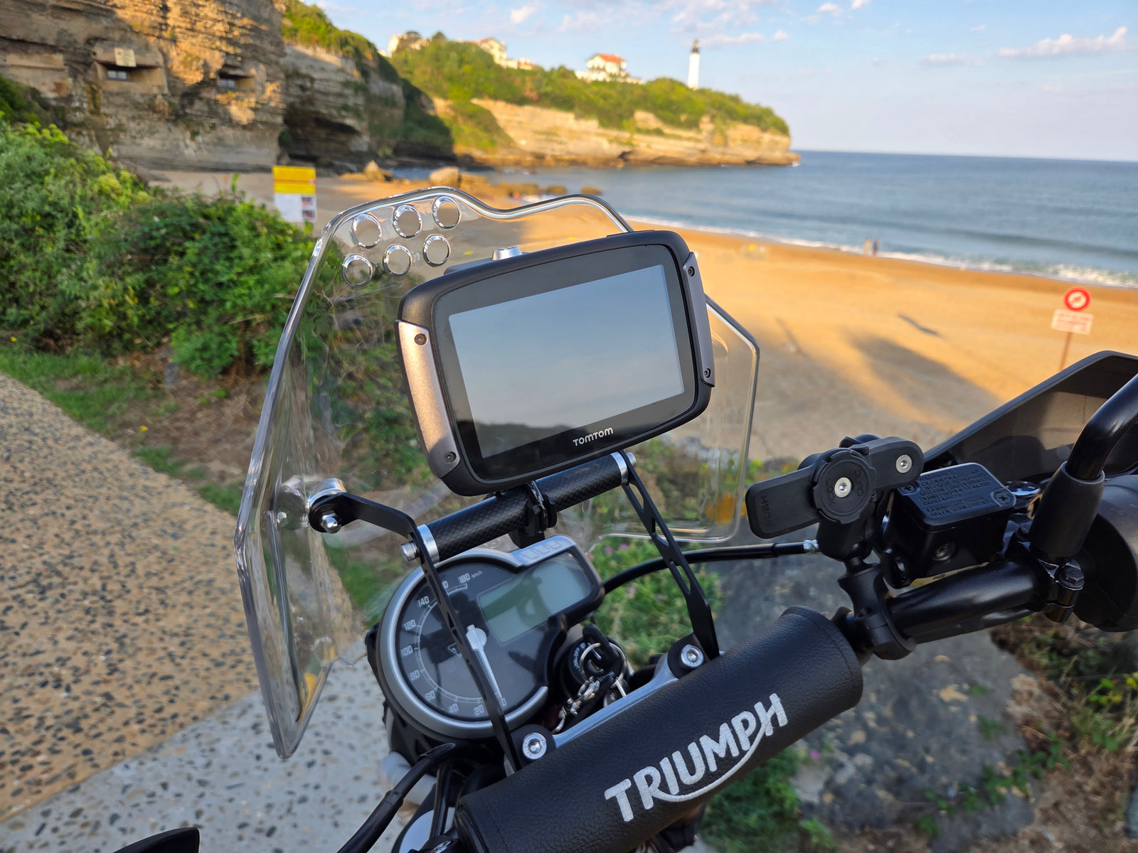 Triumf 400x čelné sklo