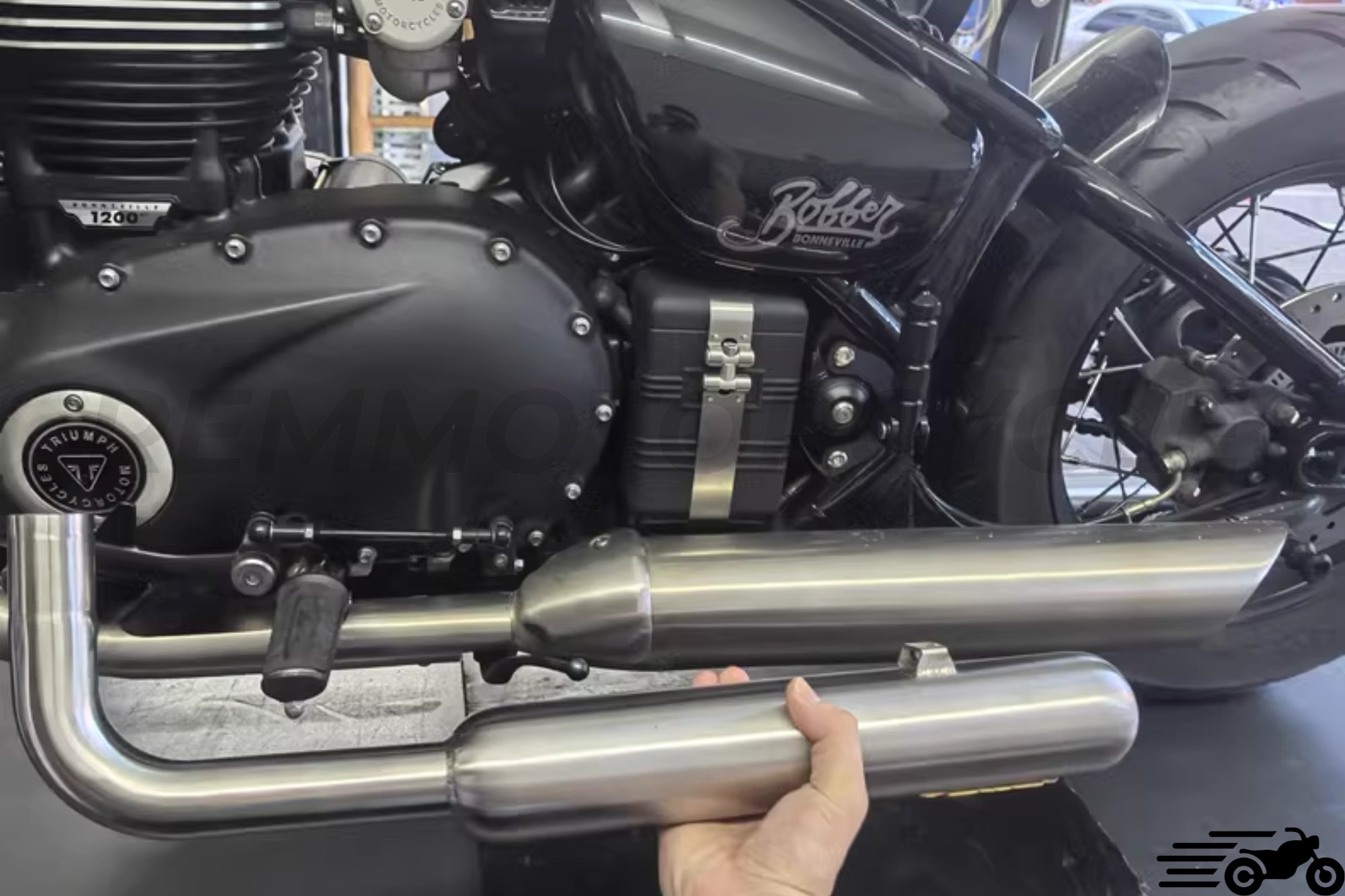 Short triumph bobber 1200 exhaust