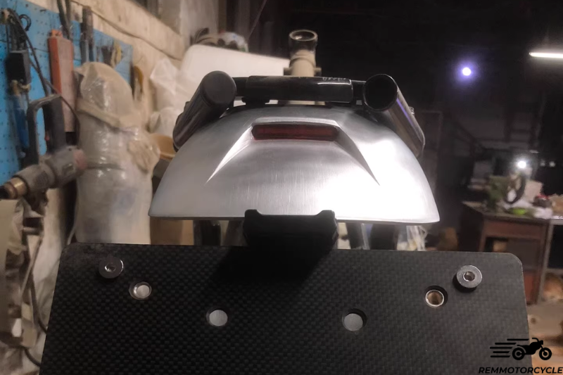 Garde boue arrière éclairage LED Intégré + Support de plaque