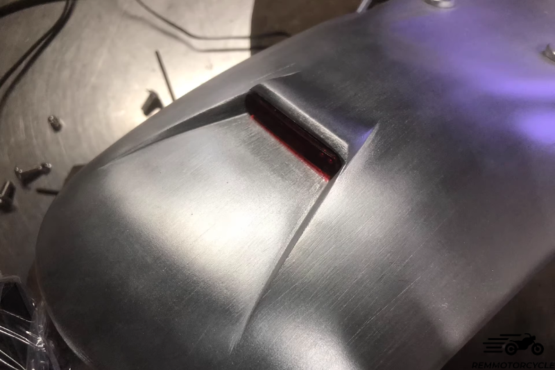 Garde boue arrière éclairage LED Intégré + Support de plaque