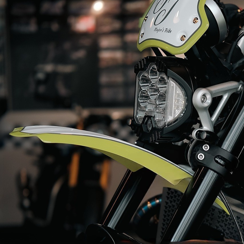 Phare LED Baja 7″ ultra-lumineux pour Triumph Scrambler 1200