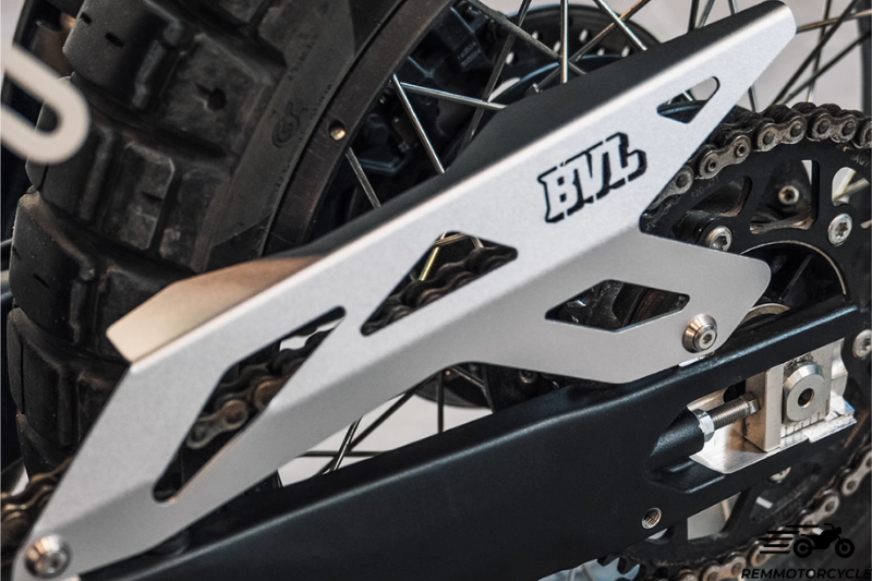 Protège chaîne CNC BVL aluminium pour CFMOTO 450 MT