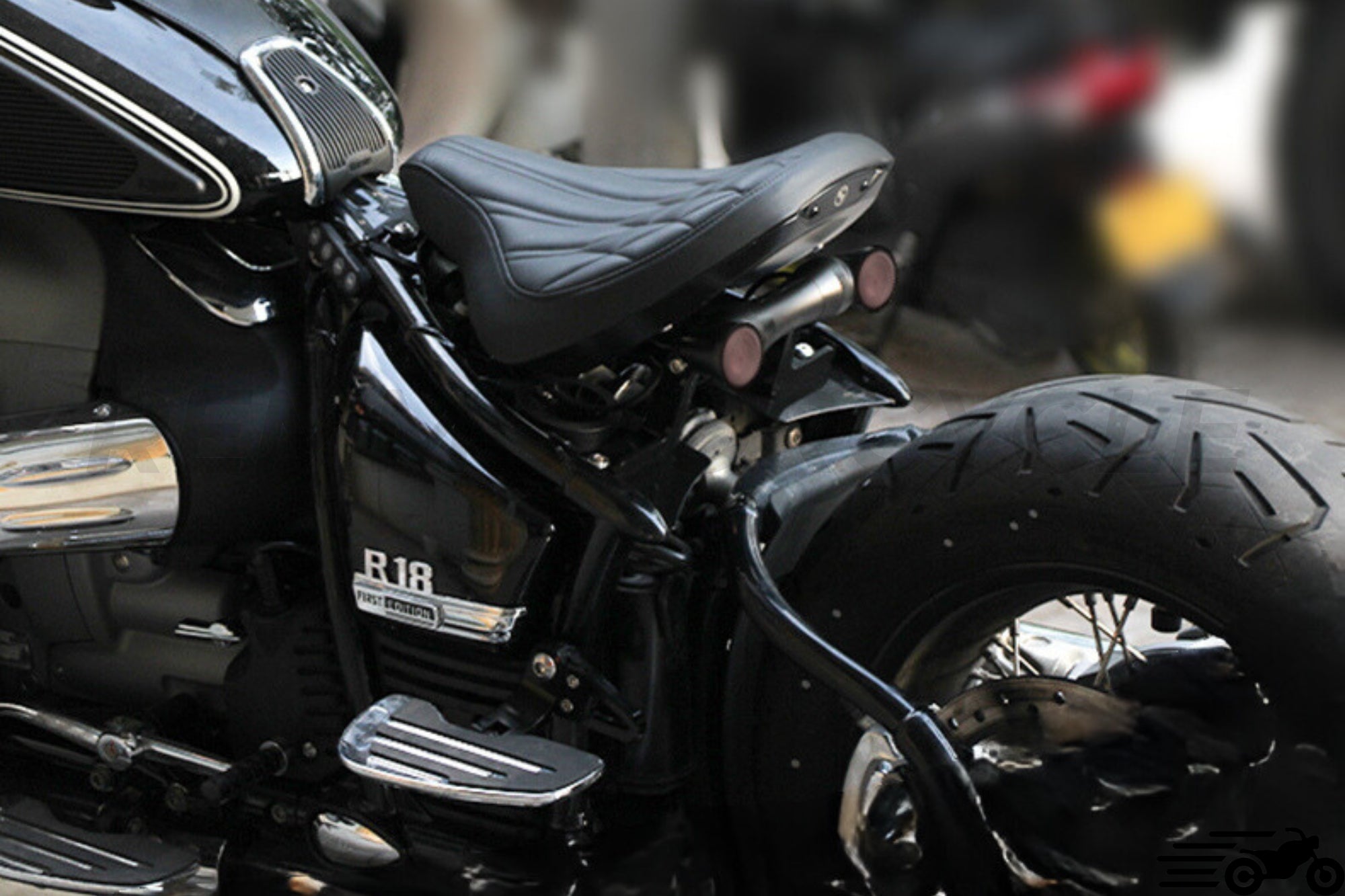 Triumph bobber satula