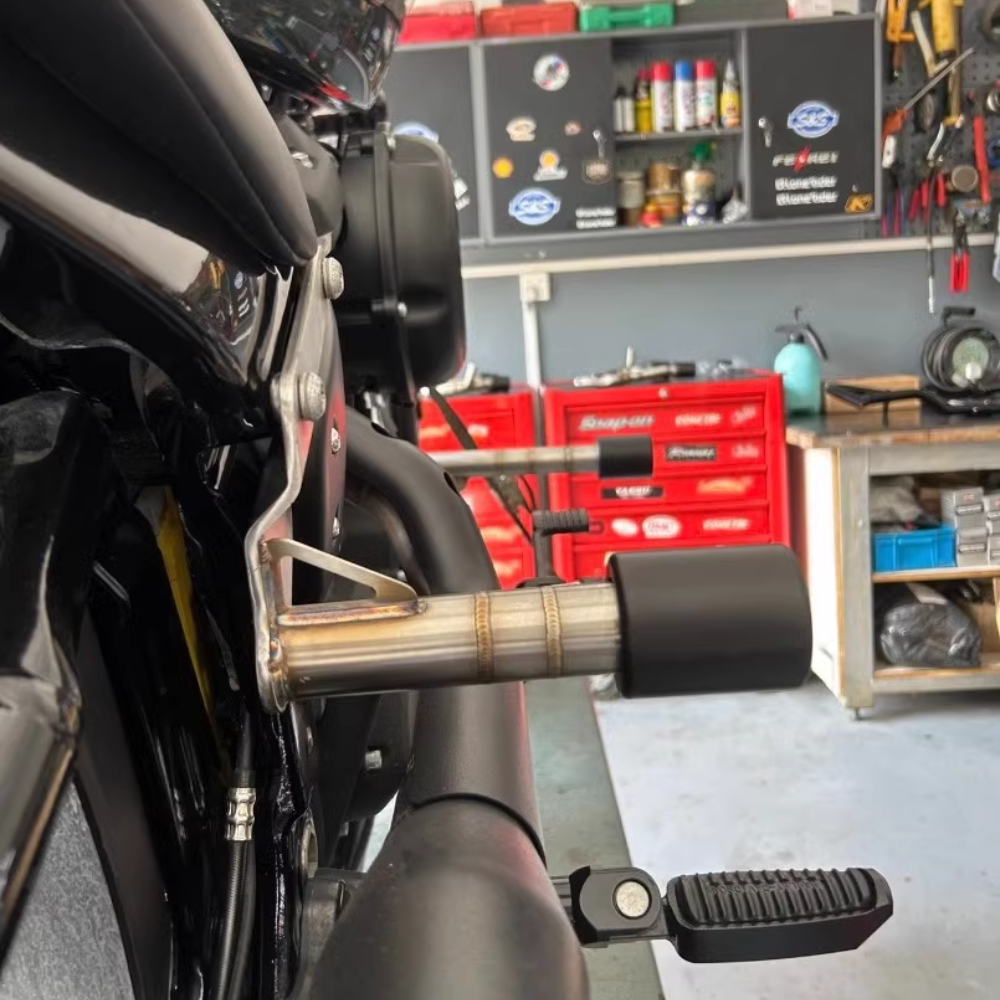 One-piece stainless steel crash bar Harley Softail (2018+)