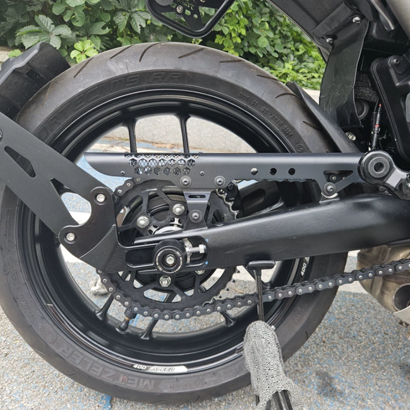 Garde-chaîne rétro aluminium - Triumph Scrambler 400X / 400XC / Speed 400