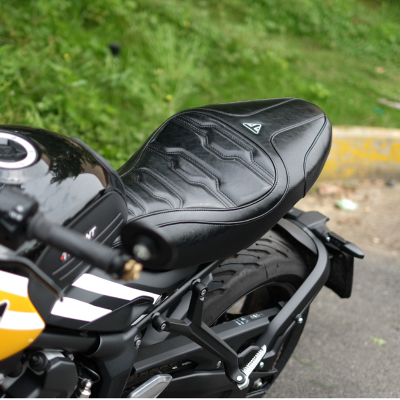Selle custom TRIUMPH Trident 660