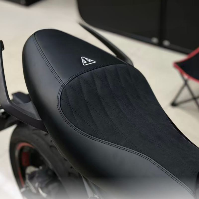 Selle custom TRIUMPH Trident 660