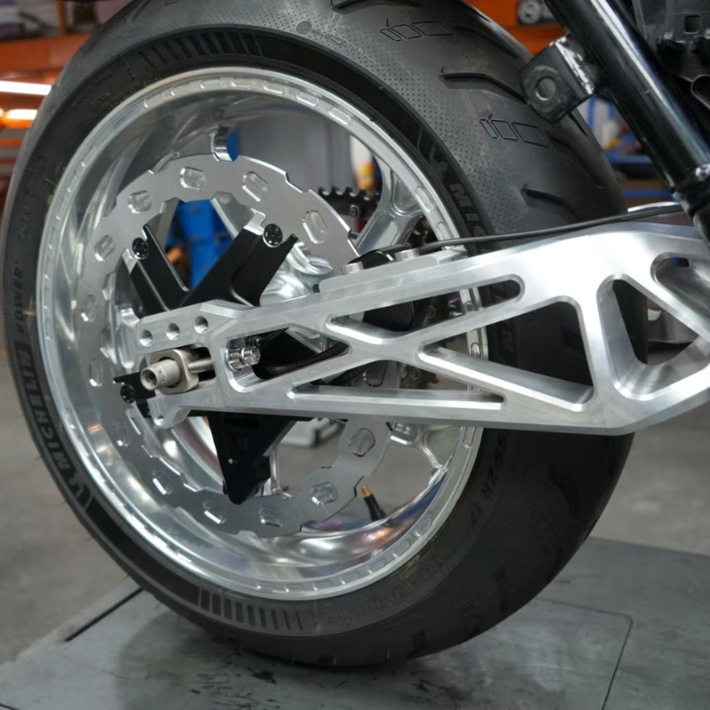 CNC 7075 Swingarm för Harley Touring