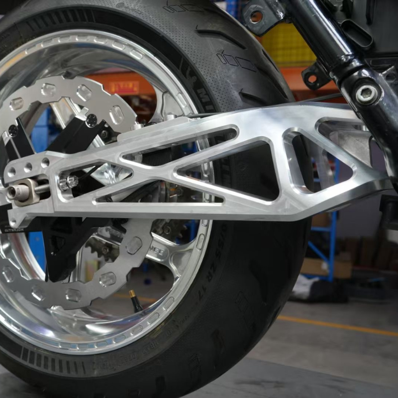 CNC 7075 Swingarm för Harley Touring