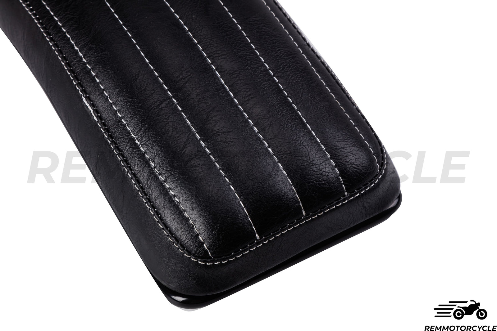 Bobber passenger saddle with support