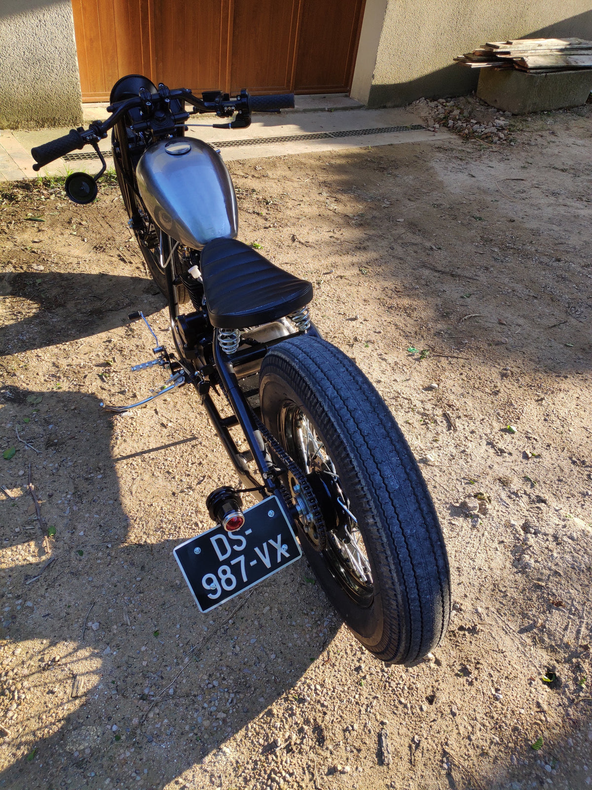 Feux arrières rond avec support de plaque