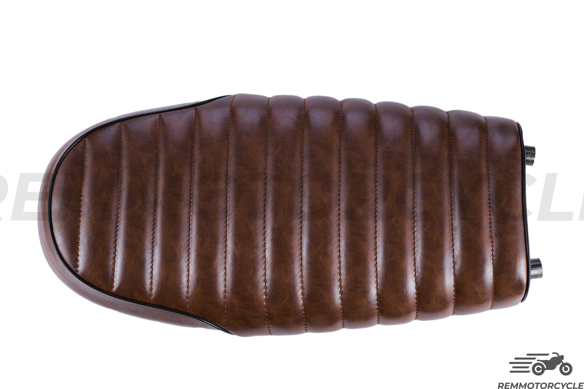 selle scrambler marron avec boucle arrière moto et feux LED moto