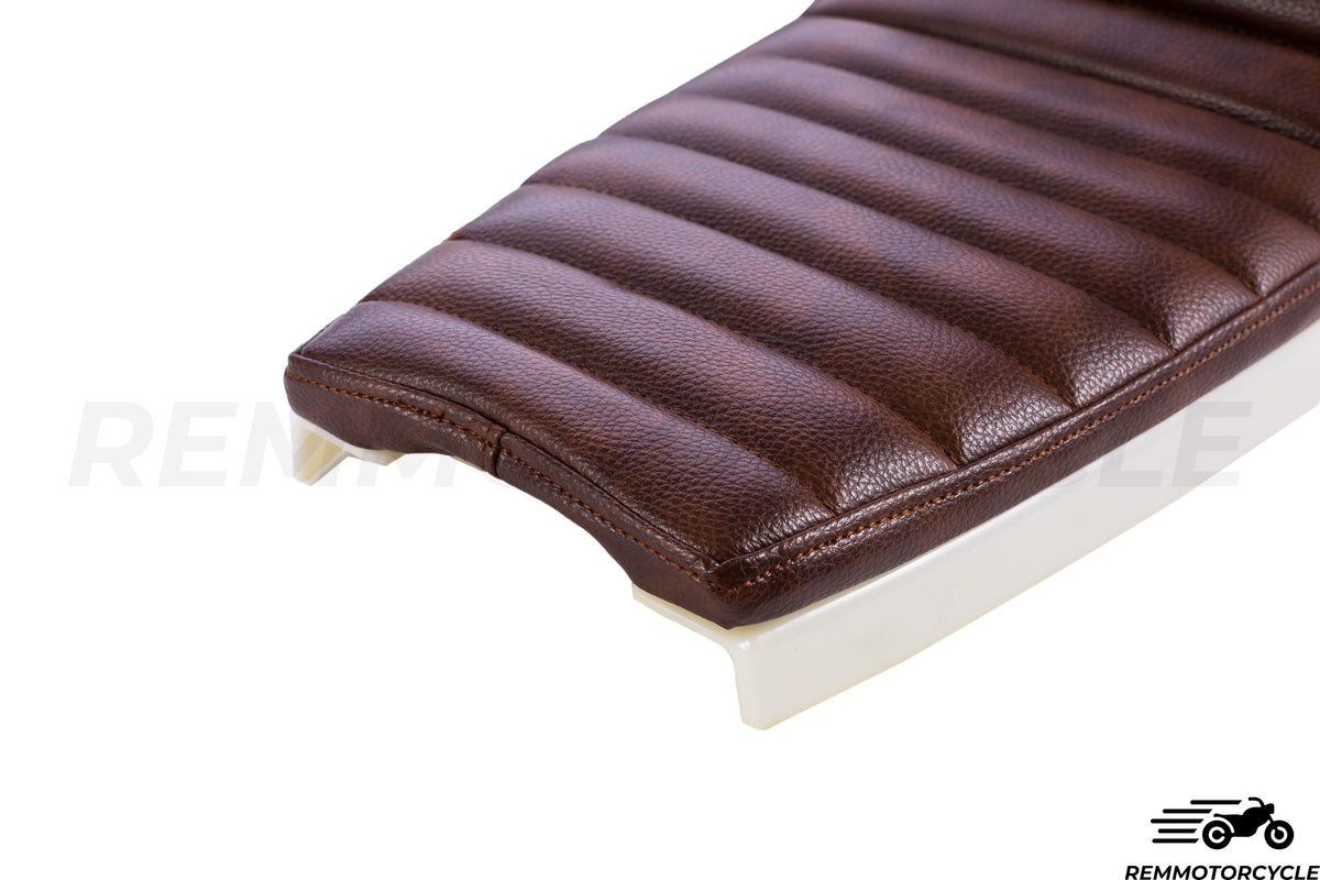 Cafe Racer Shell dengan pelana coklat